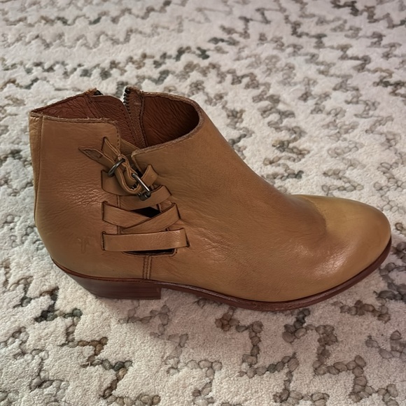 Frye size 7 leather booties never worn - Picture 2 of 6